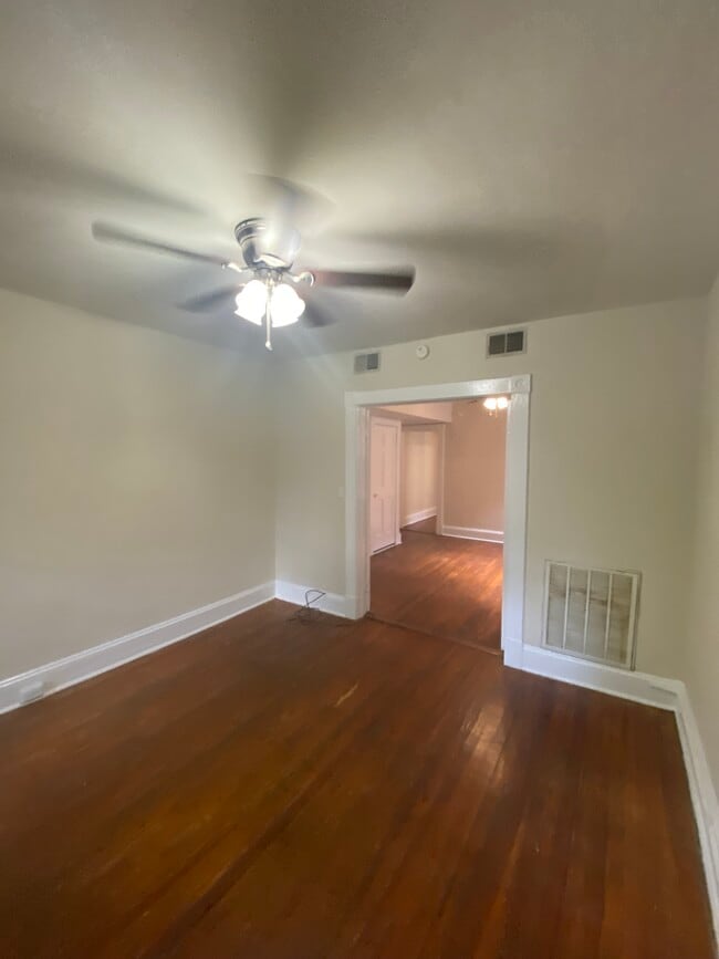 Photo - 3009 Ellwood Ave Unidad C