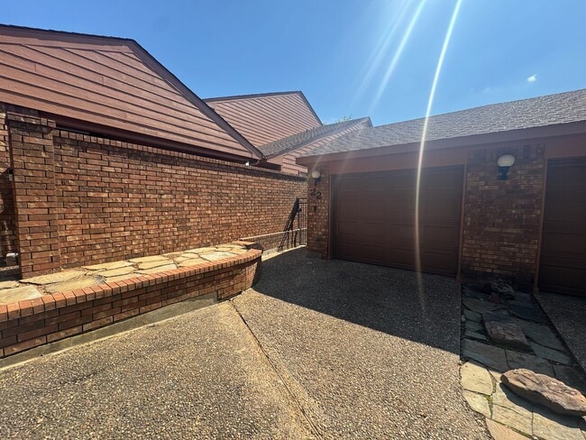 Photo - 22 Village Green Ct Townhome