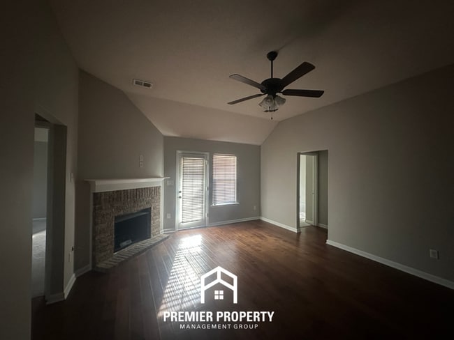 Photo - 9319 Eckley Cove