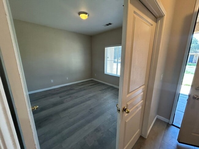 Photo - 3 Bedroom 2 Bathroom Home in SW Visalia! Close to Shopping and Restaurants!