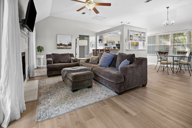 Building Photo - 8432 SW 46 Rd Unit ID1359121P