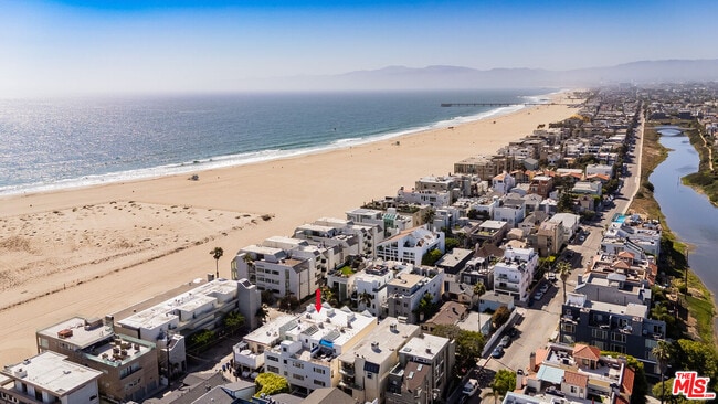 Photo - 16 Voyage St