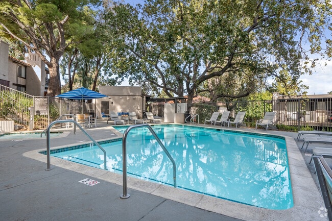 Arrive At Rolling Oaks - Pool