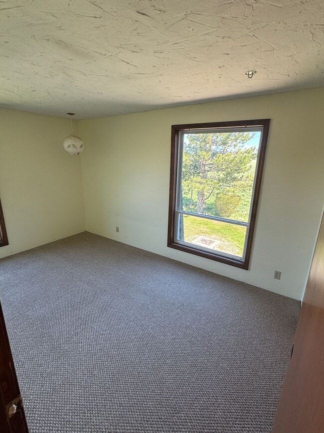 Photo - 3 Bedroom Home on Two Acres