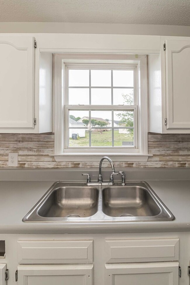 Building Photo - *Cute 3 BR 2 BA Home in Goldsboro* Minutes from SJAFB