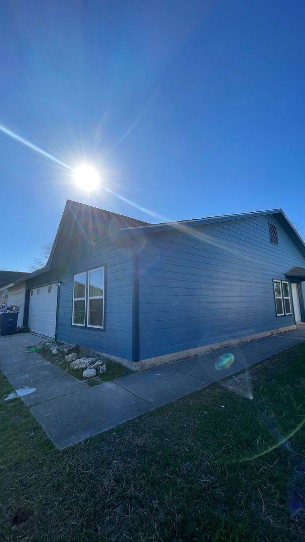 Photo - Large 2/2 duplex with a 2 car garage