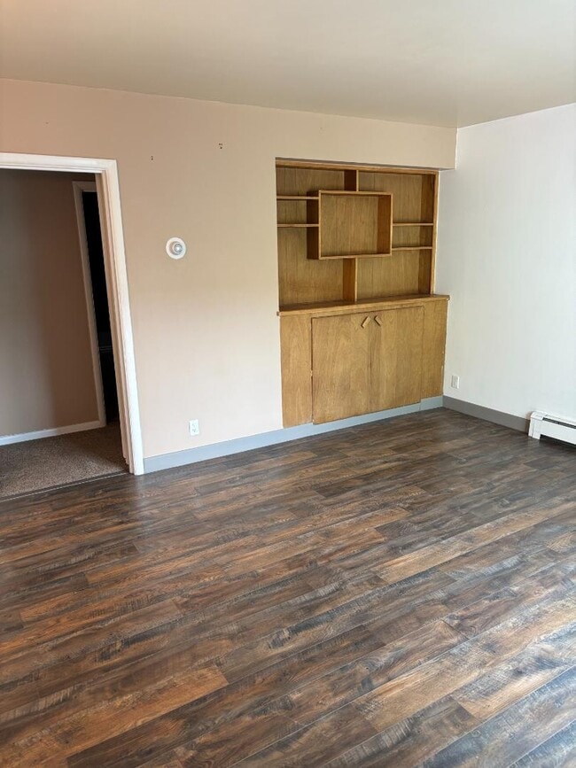 Building Photo - 810 Cedar Ave Rental