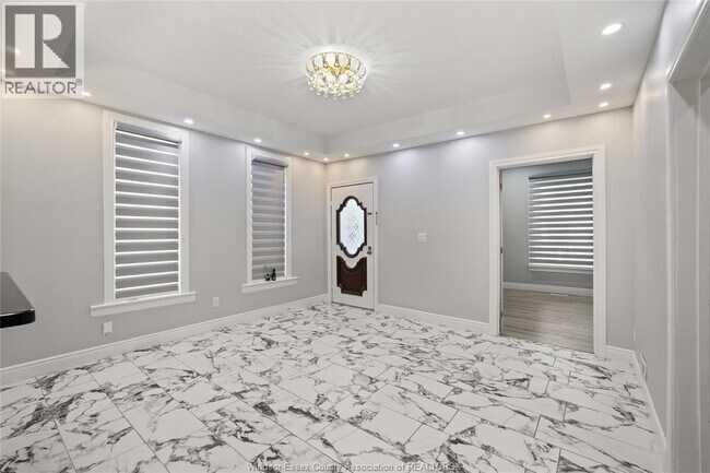 Photo - 811 Langlois Ave