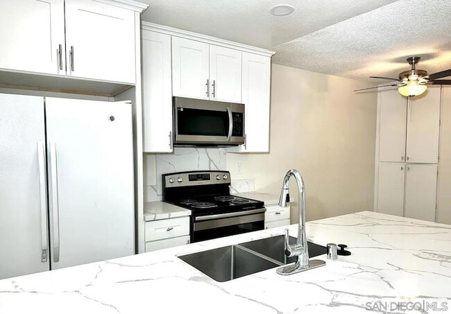 Building Photo - 1070 S Sunshine Ave Unit B