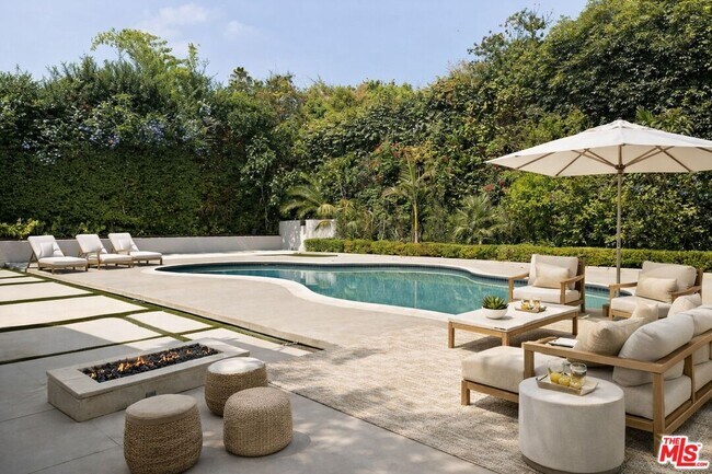 Building Photo - 801 Alta Dr