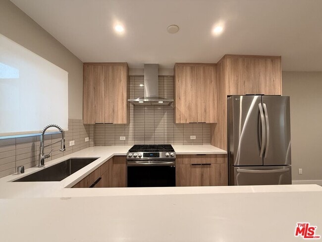 Building Photo - 1307 Tamarind Ave Unit 3