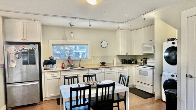 Photo - 5837 Quebec St