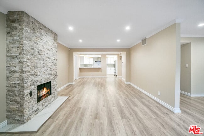 Photo - 15233 Magnolia Blvd Unit 102