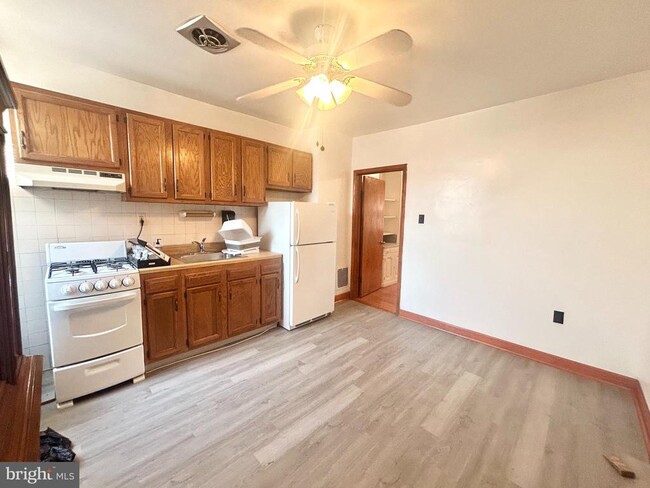 Photo - 148 N 21st St Apartment Unit 6