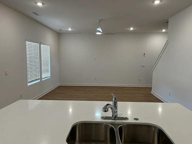 Photo - 4640 W Aurora St