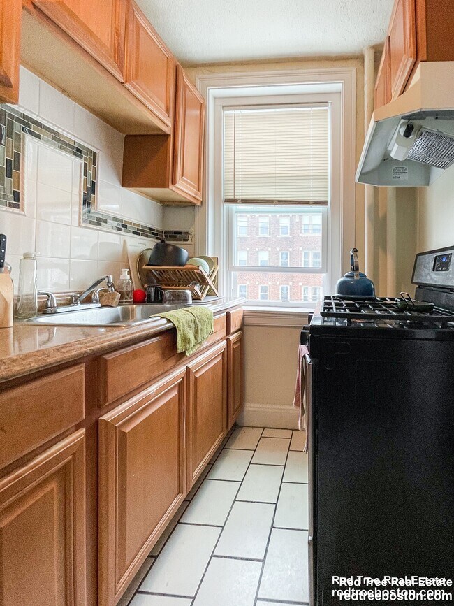 Photo - 244 Kelton St Unit 7