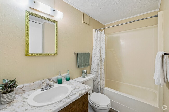 1BR, 1BA - 576SF - Primary Bathroom