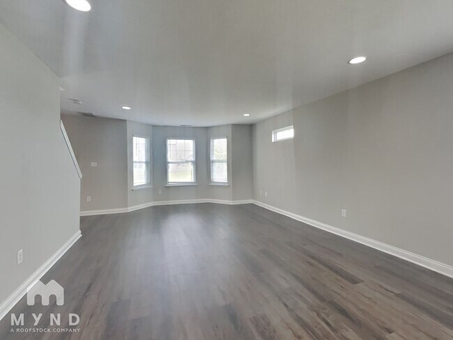 Photo - 618 Albermarle Dr