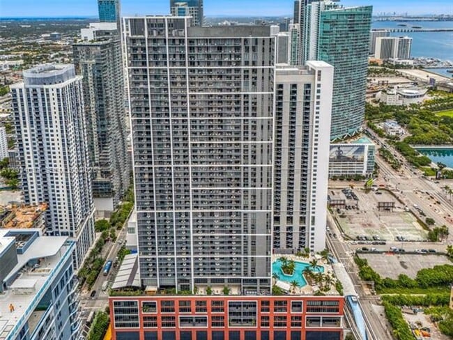 Photo - 601 NE 1st Ave Unidad 601 NE 1st Ave # LPH 4814