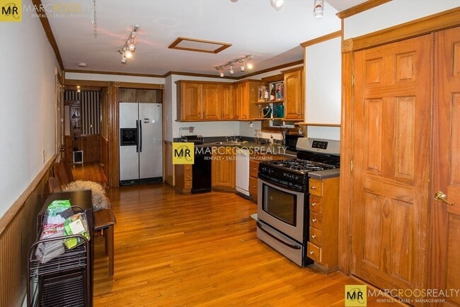 Building Photo - 132 Bremen St Unit #1 Rental