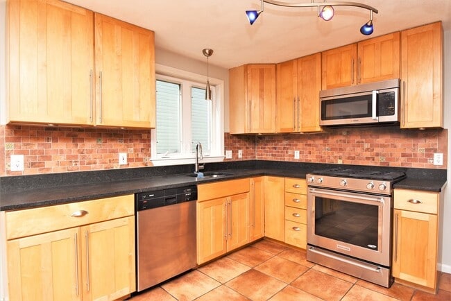 Photo - 191 Adams St