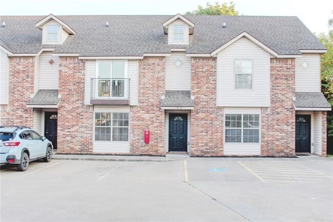 Photo - 1730 N Chestnut Ave