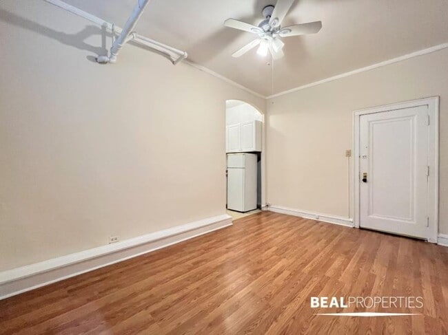 Building Photo - 0 bedroom in CHICAGO IL 60657 Unit 02 Rental