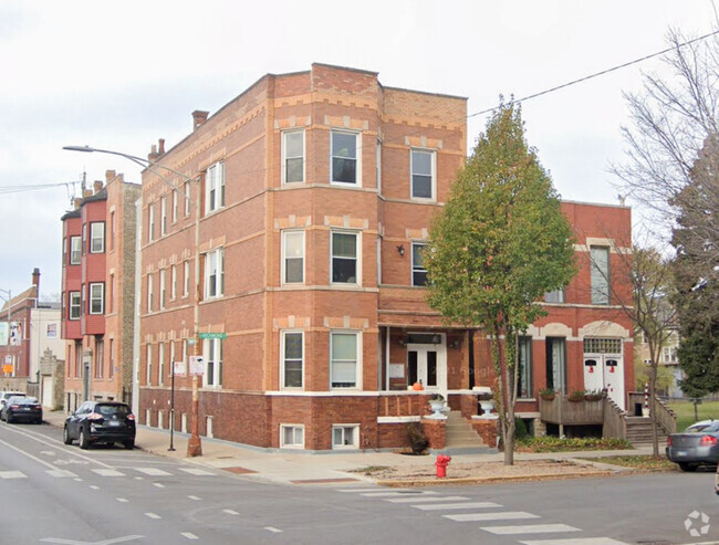 Building Photo - 1000 N Richmond St Rental