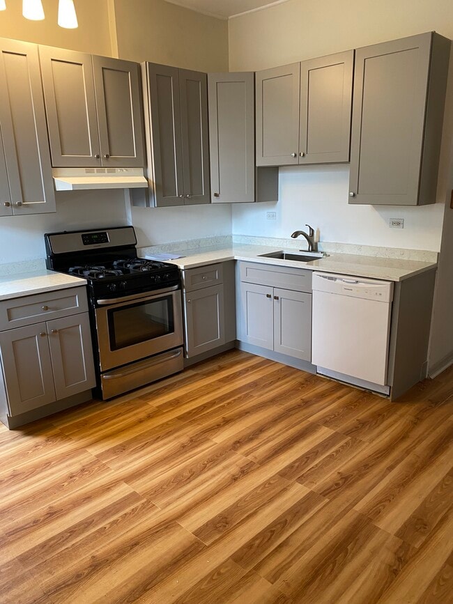 Photo - 1924 W Division St Unit 2