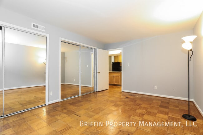 Photo - 6000 Westchester Park Dr