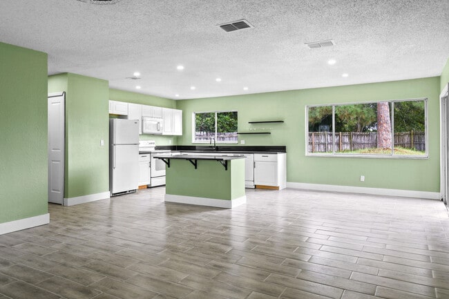 Photo - 2079 SE Triumph Rd