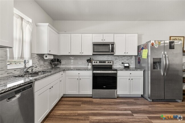 Building Photo - 221 Comancheros Rd Rental