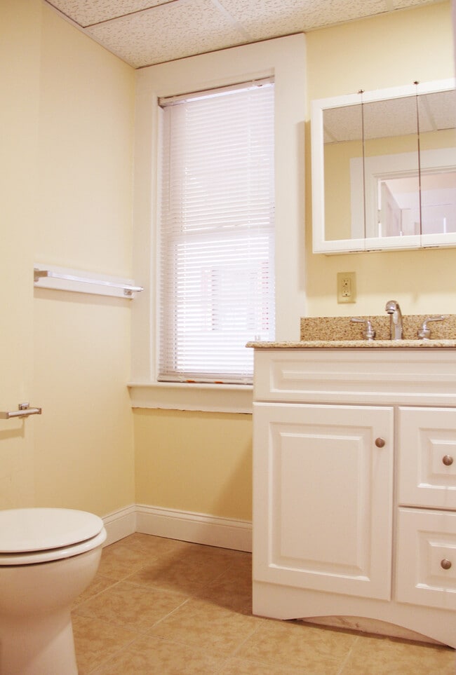 Photo - 147 N Union St Unit APT 2