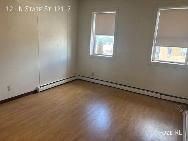 121 State St N