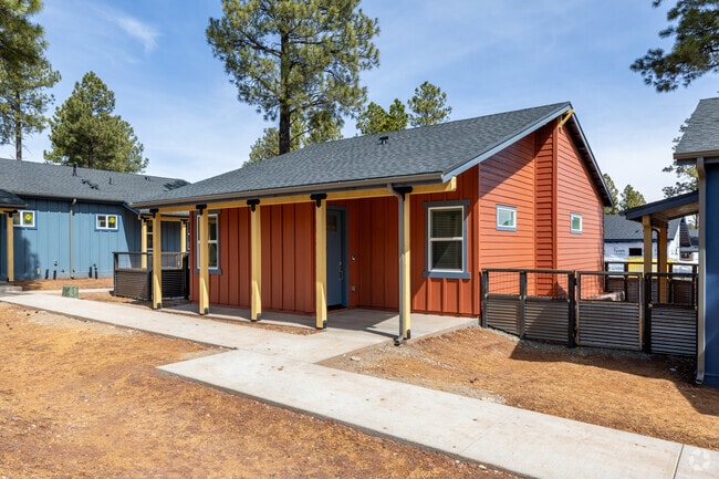 2BR, 2BA - 950SF - Liv Sky Cottages