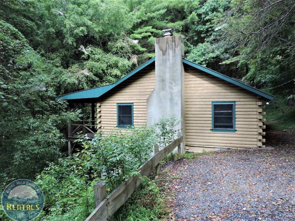 Log Home in Alpine Acres - Log Home in Alpine Acres