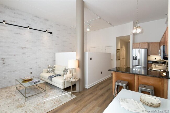 Photo - 15 Dinah Rd Unit 306