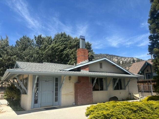 Building Photo - Move-In Ready Mountain Retreat with Garage Near Frazier Park & Los Padres Forest