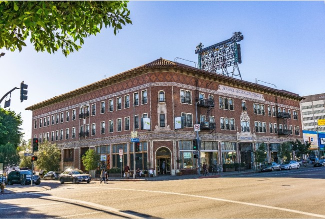 Building Photo - Jensen's Recreation Center Apts...Gorgeous...