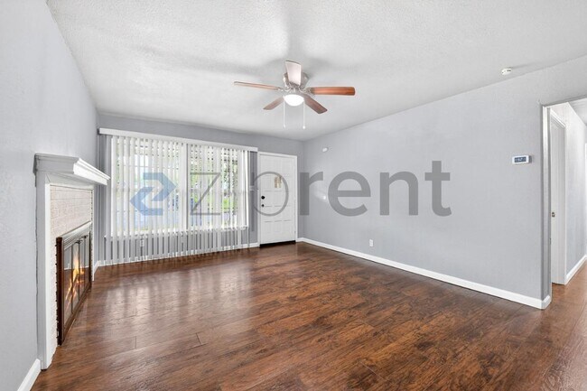 Photo - 2332 Grandview Dr