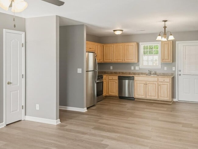 Photo - 2215 Moran St