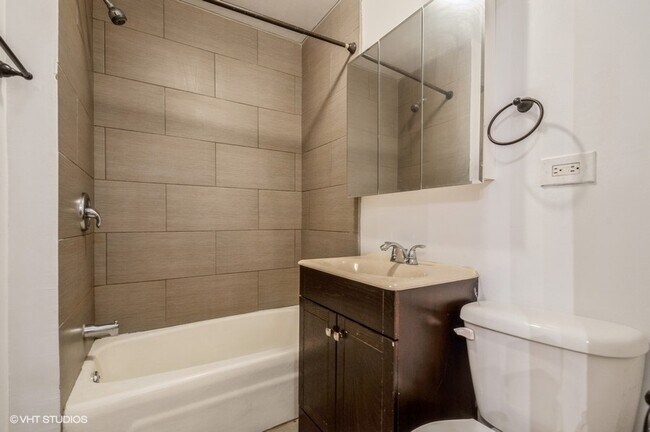 Photo - 1504 N Dearborn Pkwy Unit 203