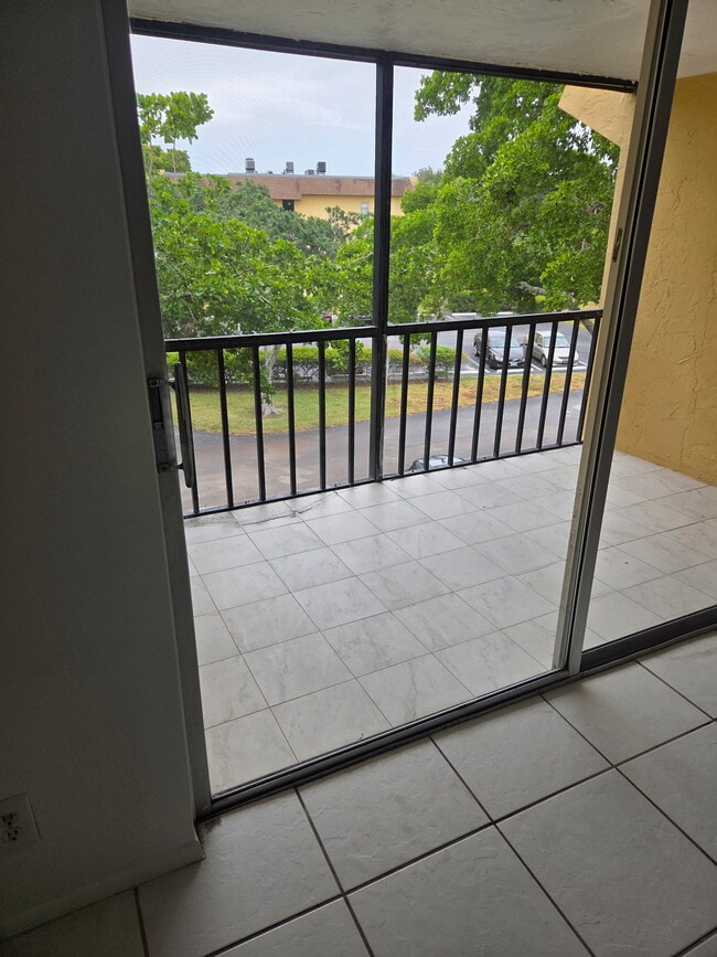Photo - 450 NW 20th St Unit 301