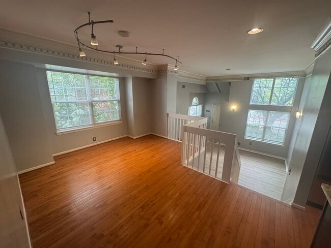 Building Photo - 1326 Main S St Rental