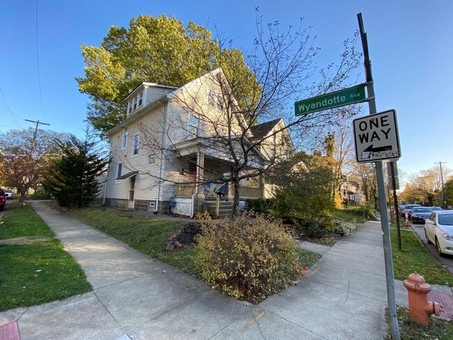 Photo - 2300 Indianola Ave Unit 2300