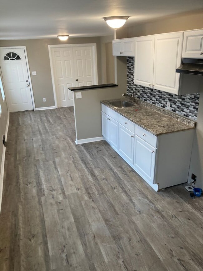 Photo - 96 Lyndhurst St Unit Up