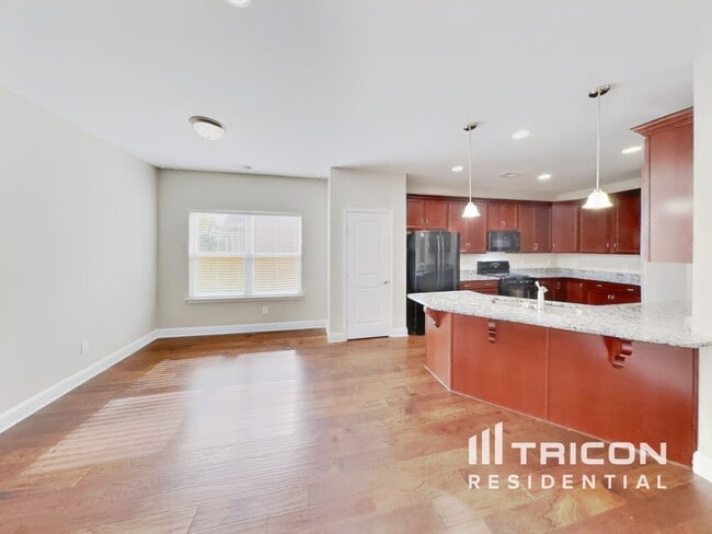 Photo - 1372 Wentworth Dr