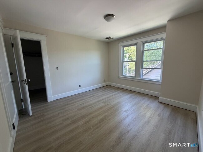 Photo - 887 Howe Ave Unit 3