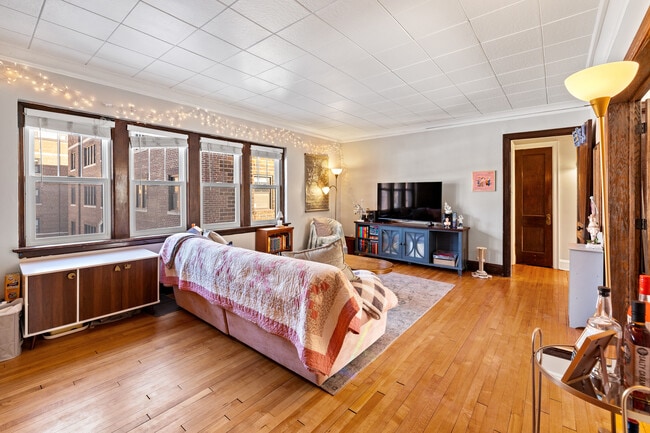Oxford Apartments