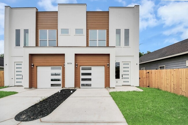 Photo - 8206 Colonial Ln